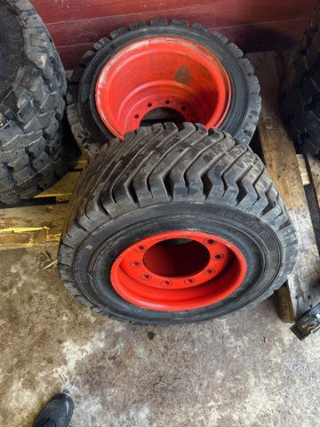 1321218-1 Truck tires with rims 2pcs