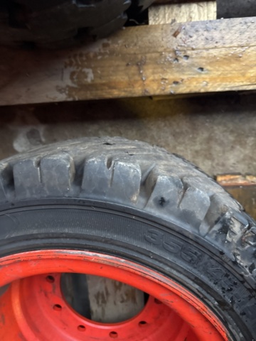 1321218-3 Truck tires with rims 2pcs
