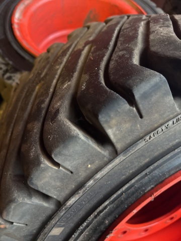 1321218-6 Truck tires with rims 2pcs