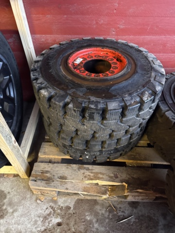 1321219-1 Truck tires winter with rim