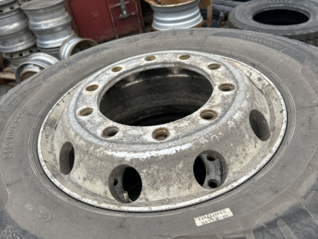 1454751-35 Parti med diverse delar till lastbil och kärror