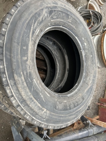 1454751-33 Parti med diverse delar till lastbil och kärror