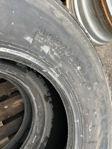 1454751-37 Parti med diverse delar till lastbil och kärror