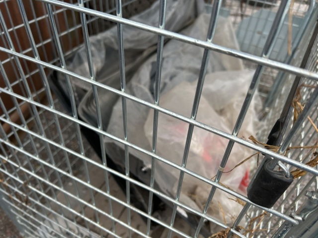 1454751-21 Parti med diverse delar till lastbil och kärror