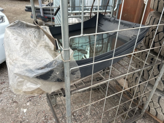 1454751-46 Parti med diverse delar till lastbil och kärror