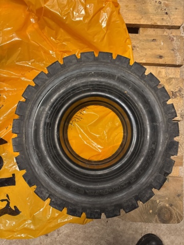 1321221-1 Truck tires 2 Marangoni Eltor 5.00-8/3.00 solid