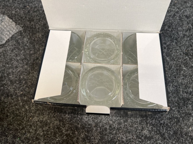 1457780-10 Tallrikar, glas & underlägg