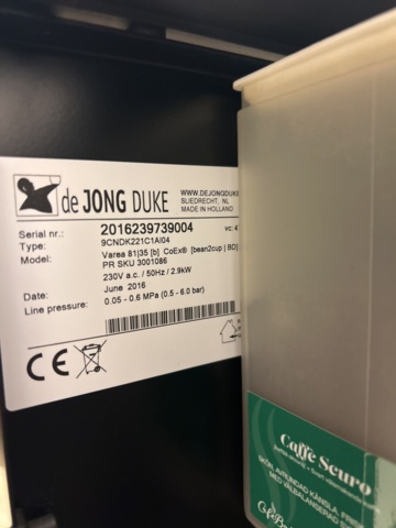 1435538-6 Bänk med vattenkylare, vattentapp och kaffemaskin