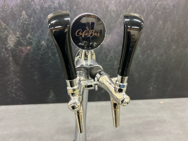 1435538-12 Bänk med vattenkylare, vattentapp och kaffemaskin