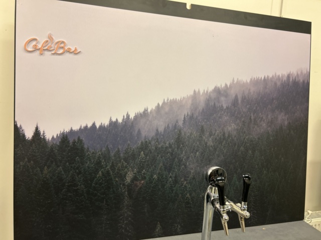 1435538-13 Bänk med vattenkylare, vattentapp och kaffemaskin