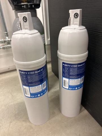 1435538-21 Bänk med vattenkylare, vattentapp och kaffemaskin