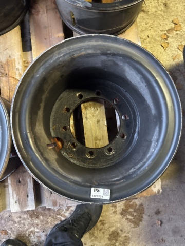 1321224-2 Truck rims black 4pcs