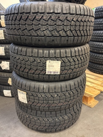 1409386-35 Lot with accessories in the category - three-wheeled motorcycles (Ryker)