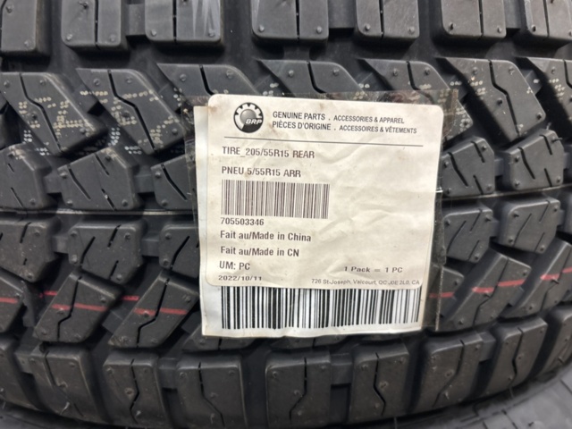 1409386-36 Lot with accessories in the category - three-wheeled motorcycles (Ryker)