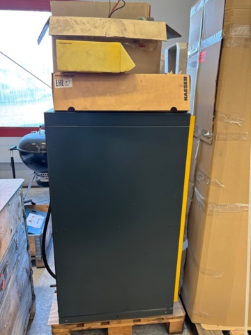 1407993-5 KAESER SK 24T – Industrial compressor with air receiver and accessory kit