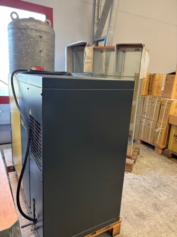 1407993-4 KAESER SK 24T – Industrial compressor with air receiver and accessory kit