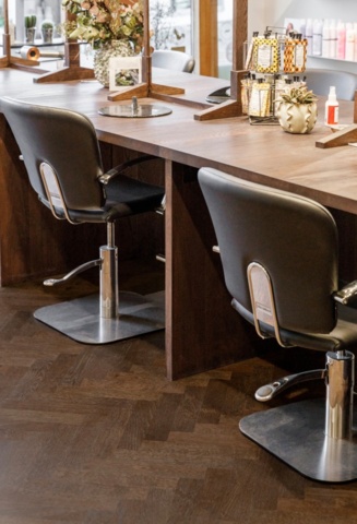 1457985-4 Fiskbensparkett ek, brunt, lackat, rustik,86 kvm, 5-G klick, Välinge