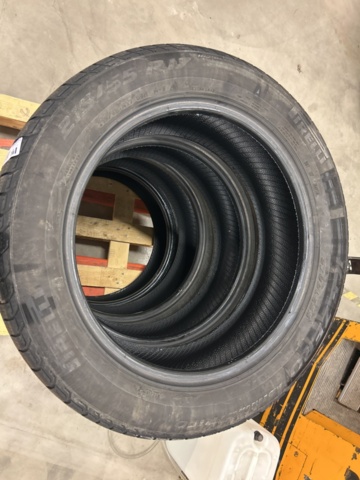 1435540-2 Dubbfria vinterdäck Pirelli Ice Zero 215/55R17