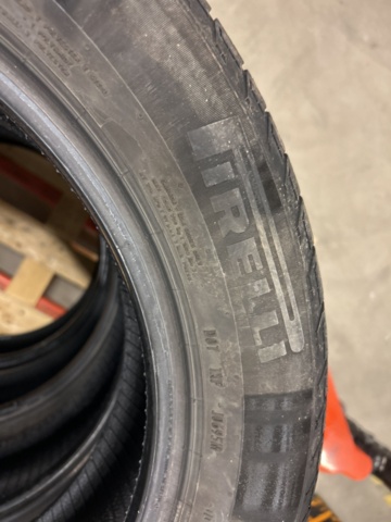 1435540-3 Dubbfria vinterdäck Pirelli Ice Zero 215/55R17
