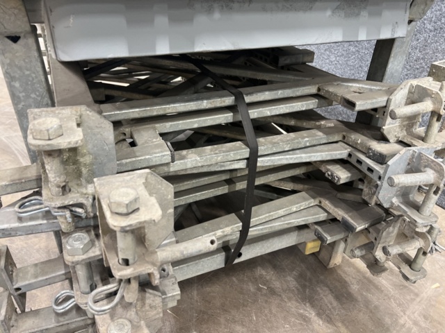 1457787-3 Delar till byggställning