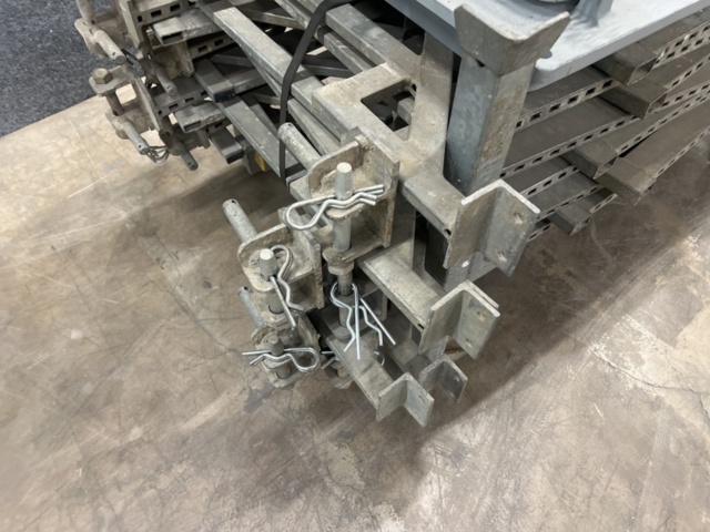 1457787-8 Delar till byggställning