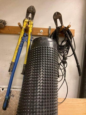 1406901-3 Various utensils and tools on the wall