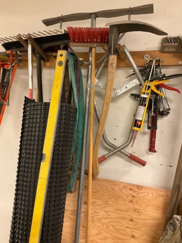 1406901-5 Various utensils and tools on the wall