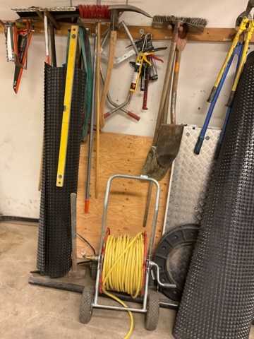 1406901-10 Various utensils and tools on the wall