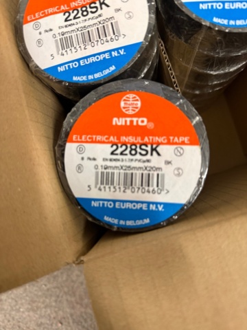 1352310-3 Nitto 228K elltejp 1 kartong (96 rullar)