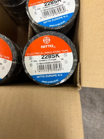 1352312-3 Nitto 228K elltejp 1 kartong (96 rullar)