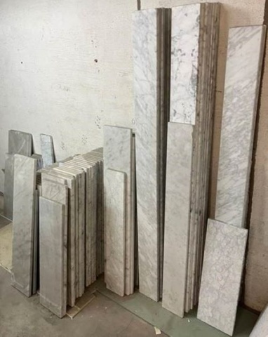 1407994-2 Parti fönsterbänkar i äkta marmor Cararra (108,86 löpmeter)