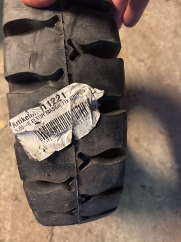 1321221-3 Truck tires 2 Marangoni Eltor 5.00-8/3.00 solid