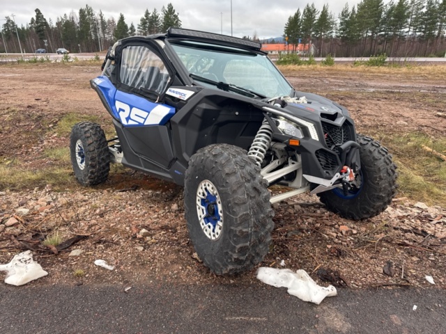 1321232-9 Terrängfordon med vinsch - Can-Am Maverick X RS Turbo RR 200hk -2023
