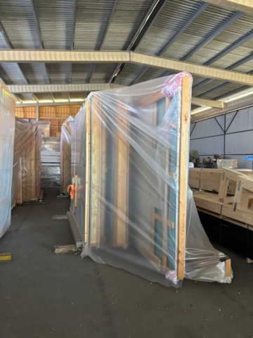 1460147-1 Carport med förråd – komplett stomme, ej monterad (ca 30 m²)