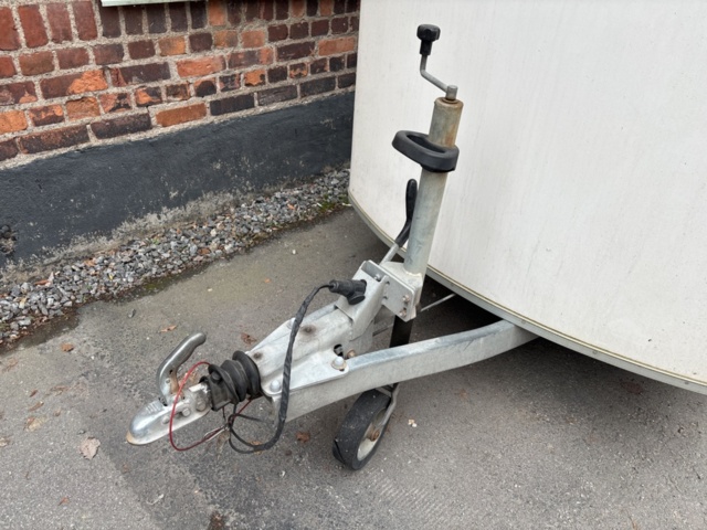 1409394-5 Skåpsläp - Debon Trailers Cheval Liberté C300