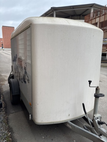 1409394-8 Skåpsläp - Debon Trailers Cheval Liberté C300