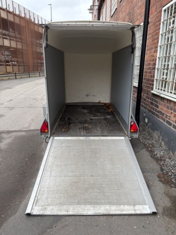 1409394-23 Skåpsläp - Debon Trailers Cheval Liberté C300