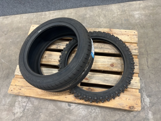 1457808-2 Car tires & motocross tires