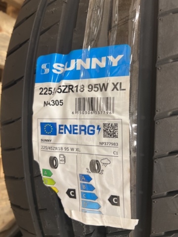 1457808-3 Car tires & motocross tires