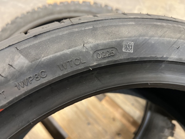1457808-4 Car tires & motocross tires