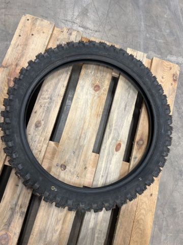 1457808-5 Car tires & motocross tires