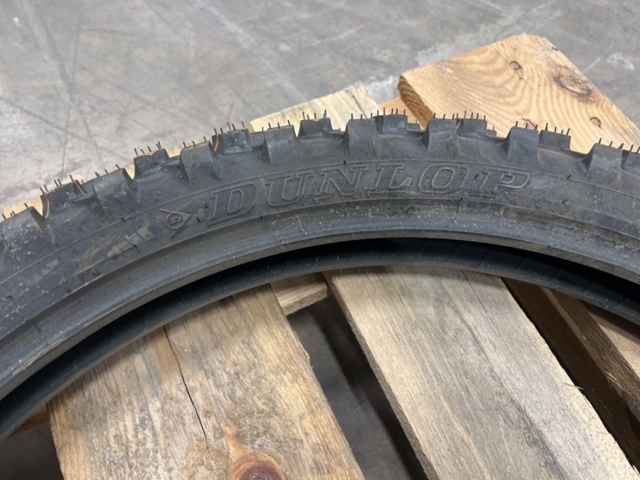 1457808-6 Car tires & motocross tires