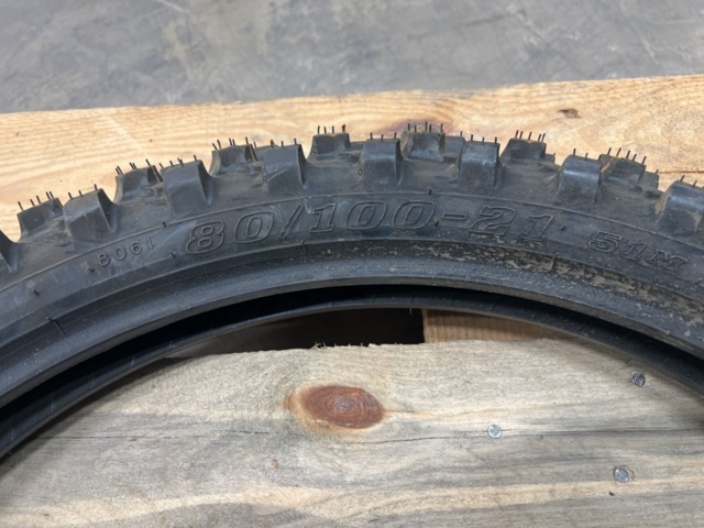 1457808-8 Car tires & motocross tires