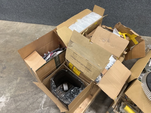 1457814-3 Plastic lids, wine bags, aluminum parts, pipe fittings, etc.