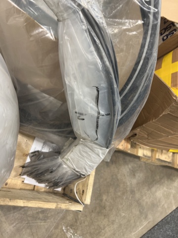 1457814-13 Plastic lids, wine bags, aluminum parts, pipe fittings, etc.