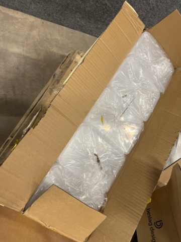 1457814-18 Plastic lids, wine bags, aluminum parts, pipe fittings, etc.