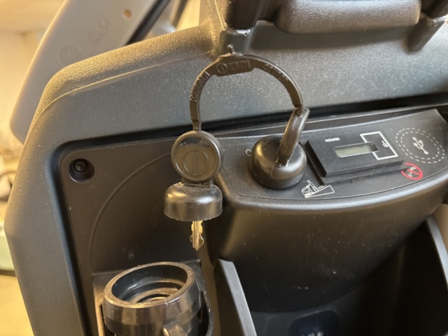 1409414-11 Kombiskurmaskin - Nilfisk SC401 43 BD