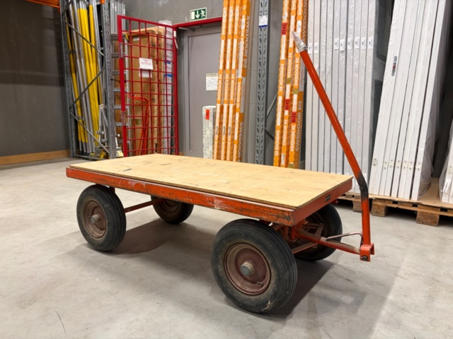 1460186-2 Lastvagn med luftpumpade hjul