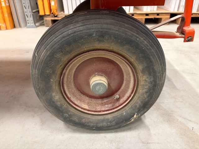 1460186-6 Lastvagn med luftpumpade hjul