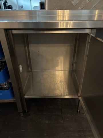 1372731-2 Serveringsbänk i rostfritt med glas och ljushållare